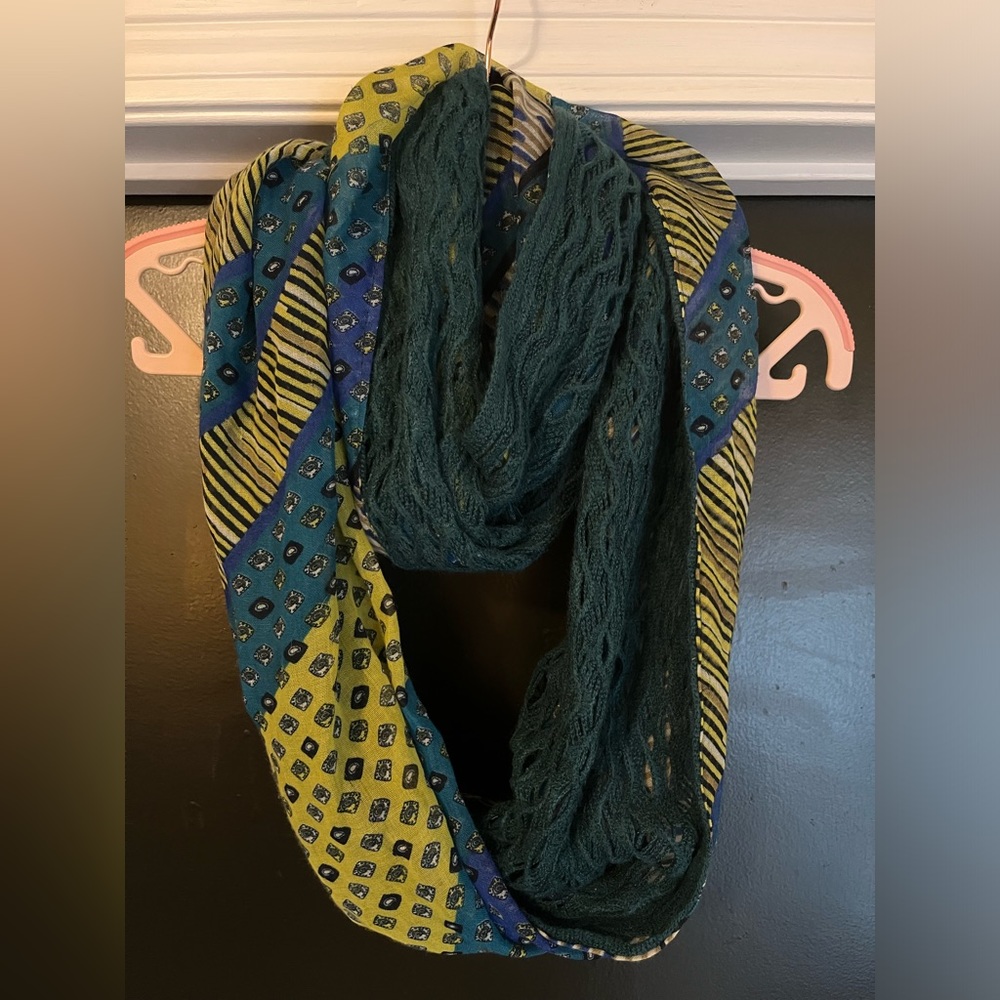 Infinity Scarf blue green yellow and reversible side has a blue knitted design